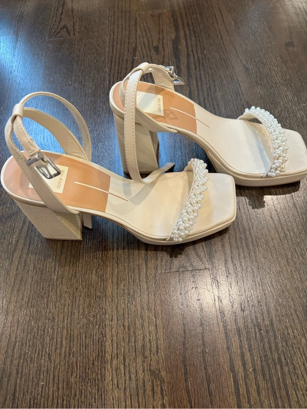 Dolce Vita elegant ivory